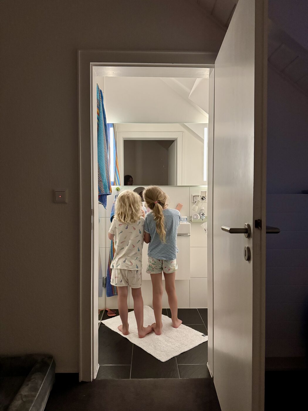Pauline mit Schwester, 2026